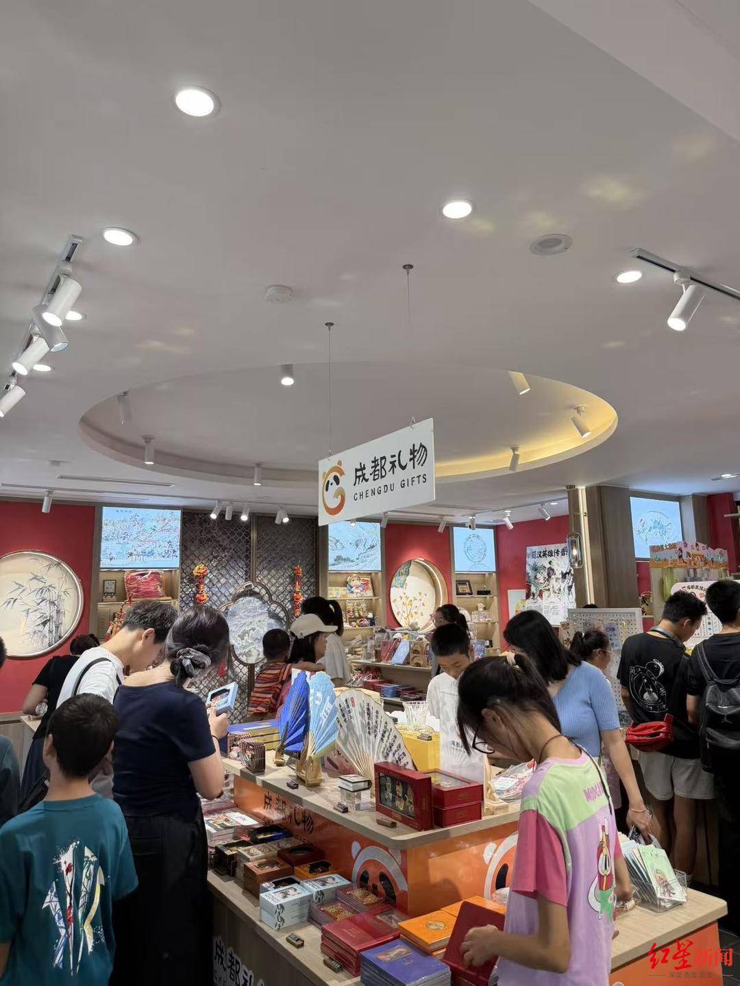 热销游客把“带得走的成都”装进行囊AG真人娱乐网址“成都礼物”假期(图4) 热销游客把“带得走的成都”装进行囊AG真人娱乐网址“成都礼物”假期(图4)