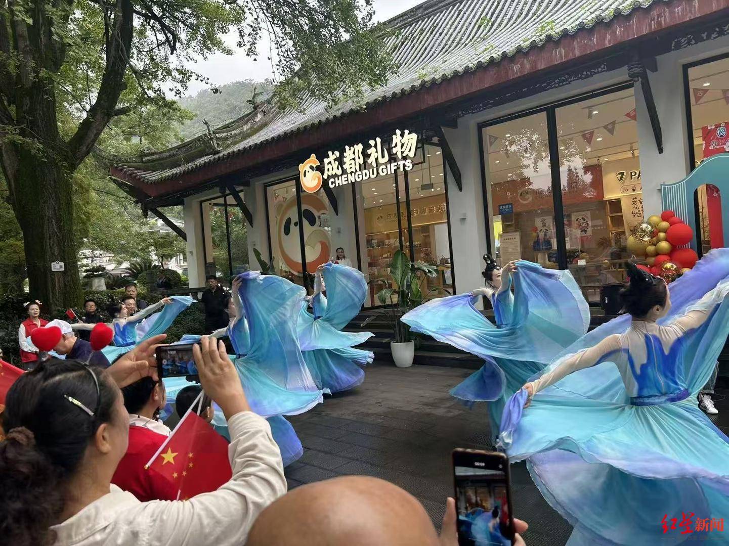 热销游客把“带得走的成都”装进行囊AG真人娱乐网址“成都礼物”假期(图5) 热销游客把“带得走的成都”装进行囊AG真人娱乐网址“成都礼物”假期(图5)